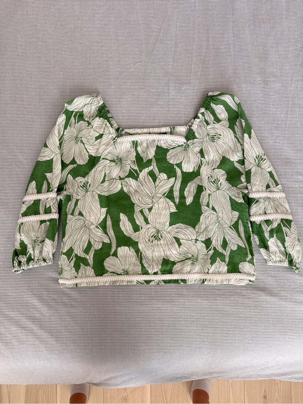 Tahari white and green floral linen blouse, Size M